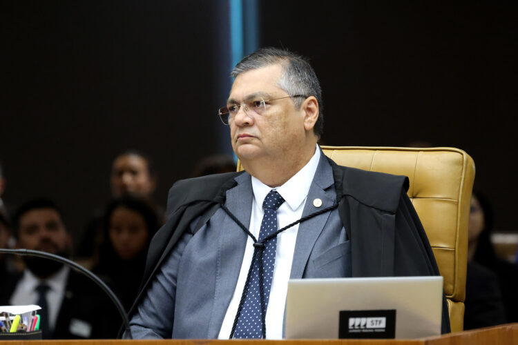 Dino vota para responsabilizar as redes por postagens de usuários; placar no STF está 4 a 1 a favor da medida