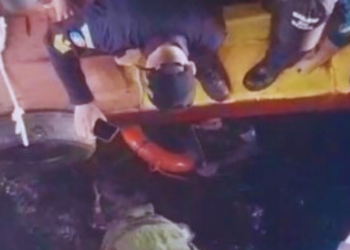 Mulher cai entre balsa e barco a caminho do Festival de Parintins, no AM