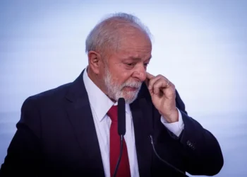 Governo decide aumentar mistura do etanol na gasolina; medida vale a partir de agosto