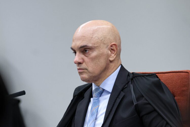 ‘Falavam mal de mim?’: Moraes vira meme em interrogatório de Mauro Cid no STF