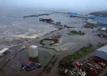 Terremoto de magnitude 8,8 provoca tsunami na Rússia e no Japão