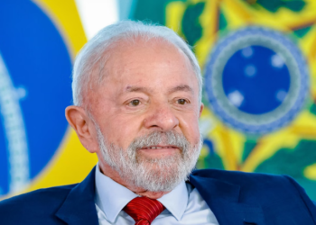 ‘Hoje é o dia sagrado da soberania’, diz Lula após EUA oficializarem tarifaço e sancionarem Moraes