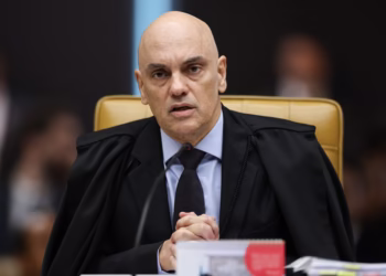 Moraes multa aliado de Bolsonaro em R$ 50 mil após entrevista