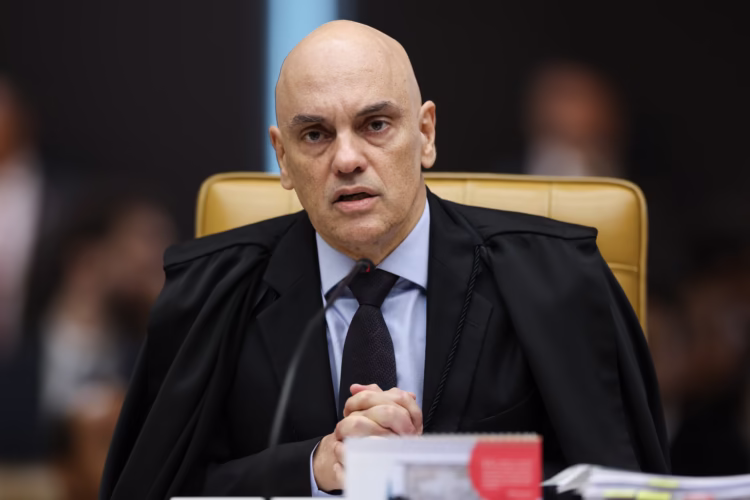 Moraes multa aliado de Bolsonaro em R$ 50 mil após entrevista