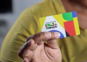 Quase 1 milhão de famílias saem do Bolsa Família em 1 mês e governo economiza R$ 470 milhões