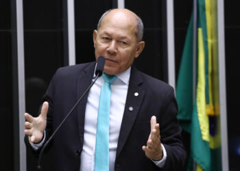  Deputado do PL sugere ação das Forças Armadas após operação da PF contra Bolsonaro