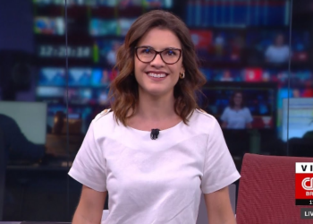 Jornalista da CNN chama Bolsonaro de “bozo” ao vivo e gafe viraliza nas redes