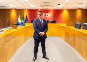 “Cale a boca”, diz procurador-geral de Justiça do RJ em sessão