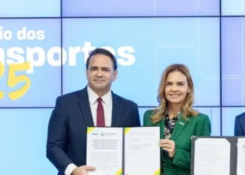 Brasil e China assinam acordo para estudar ferrovia até o Peru