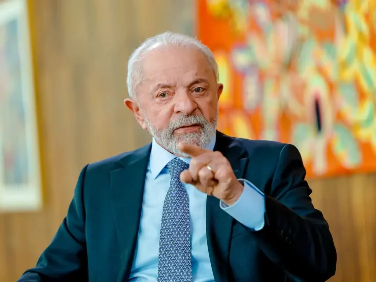 “Eu que deveria taxar ele”, diz Lula em resposta a tarifaço de Trump