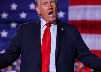 Trump volta a defender Bolsonaro ao justificar tarifa sobre produtos do Brasil: “O que estão fazendo com ele é terrível”