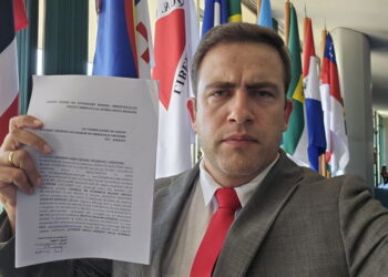 “Vamos parar Moraes”, diz deputado ao protocolar impeachment