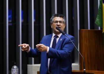 Deputado do PT pede proibição da entrada de secretário dos EUA no Brasil