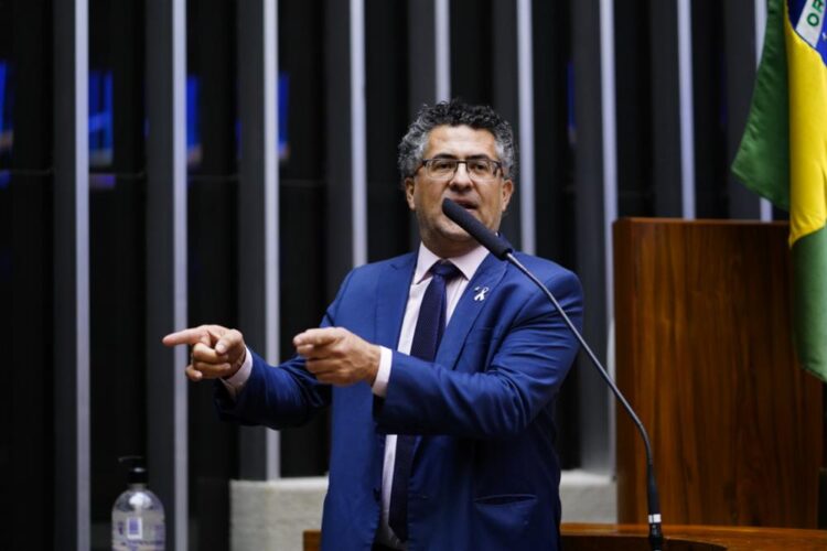 Deputado do PT pede proibição da entrada de secretário dos EUA no Brasil