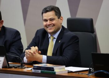 Alcolumbre deve rejeitar pedido de impeachment de Moraes
