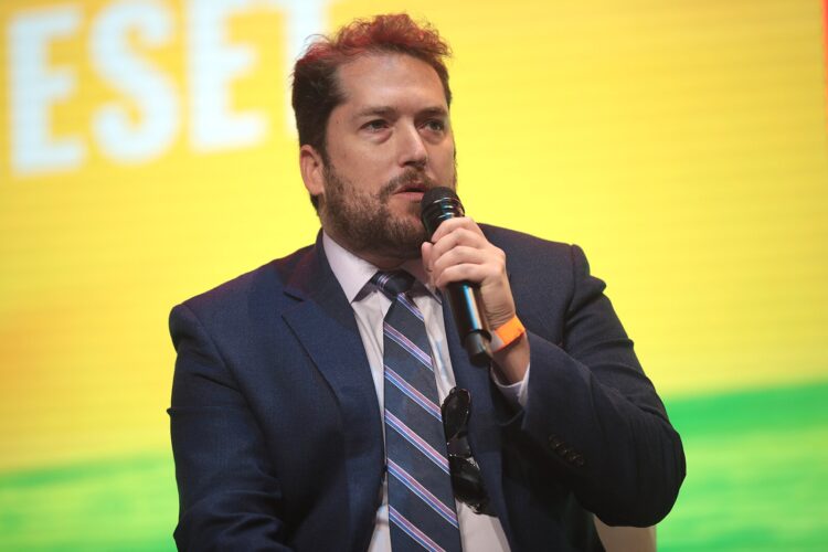 Subsecretário dos EUA diz que Moraes lidera “perseguição” a Bolsonaro