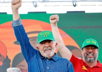 “Aqui ninguém põe a mão”, diz Lula após interesse dos EUA em minerais brasileiros