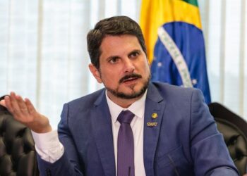 Moraes bloqueia contas, cartões e PIX de Marcos do Val