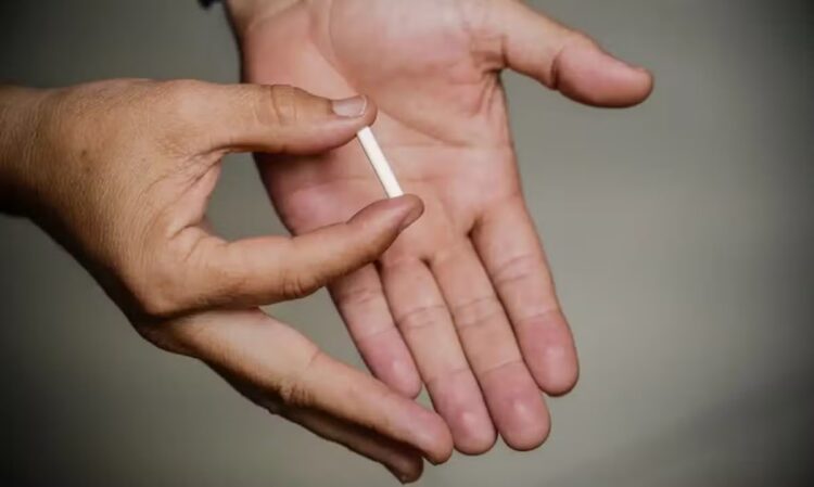 Implante contraceptivo será ofertado no SUS ainda neste ano, diz ministro