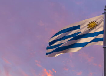 Número de brasileiros que mudaram o domicílio fiscal para o Uruguai aumenta 381% desde eleição de Lula