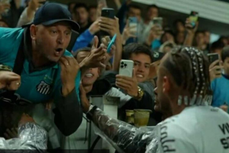 Neymar discute com torcedor pelo terceiro jogo seguido