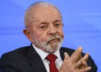 Lula chama Bolsonaro de ‘rato’ e diz que ex-presidente fugiu para escapar de punição