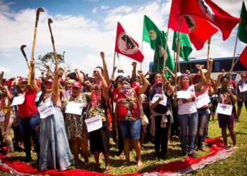 Motoboys protestam após agressão a entregador durante bloqueio do MST em Natal