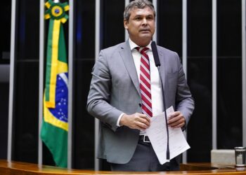 ‘Somos todos Alexandre de Moraes’, diz líder do PT em defesa do ministro