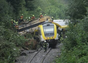 Trem descarrila na Alemanha e deixa quase 50 feridos e 3 mort0s