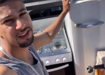 “Mãe, eu tô voltando”: vídeo de rapaz retornando para a casa da mãe após separação repercute nas redes