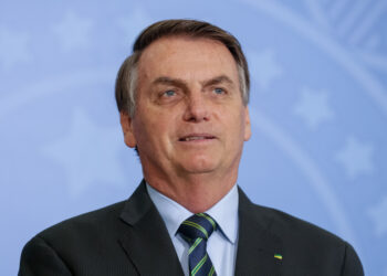 Bolsonaro posta versículo bíblico para alfinetar Lula após Trump anunciar taxa de 50% ao Brasil