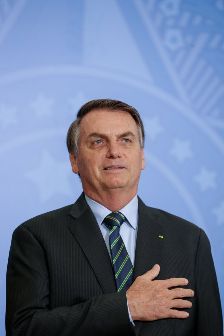 Bolsonaro posta versículo bíblico para alfinetar Lula após Trump anunciar taxa de 50% ao Brasil