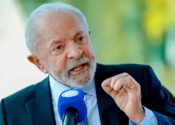Lula pede respeito a Trump: ‘Se ele vai cobrar 50% (de tarifa) de nós, nós vamos cobrar 50% dele’