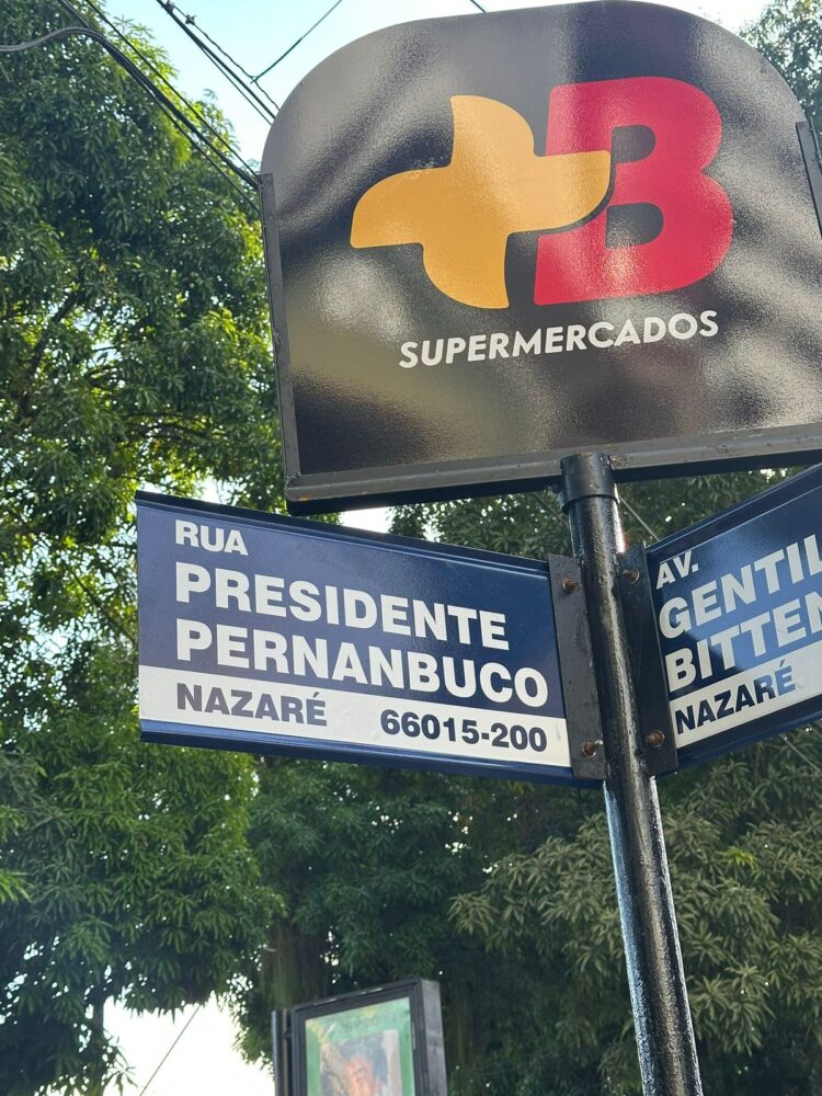 Placa de rua é instalada com erro de ortografia no bairro de Nazaré