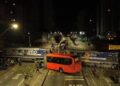 Colisão entre trem e ônibus biarticulado deixa 11 feridos em Curitiba