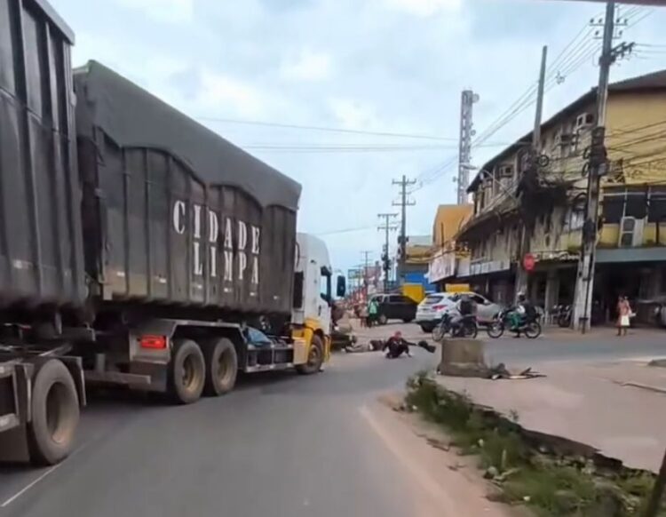 Tentativa de ultrapassagem termina em acidente com casal de moto na BR-316