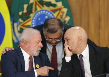 Lula se reúne no Alvorada com ministros do STF após sanções dos EUA
