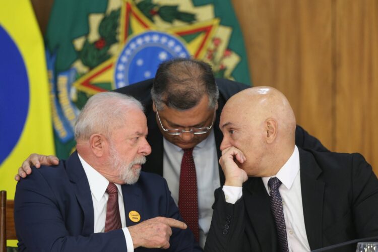 Lula se reúne no Alvorada com ministros do STF após sanções dos EUA