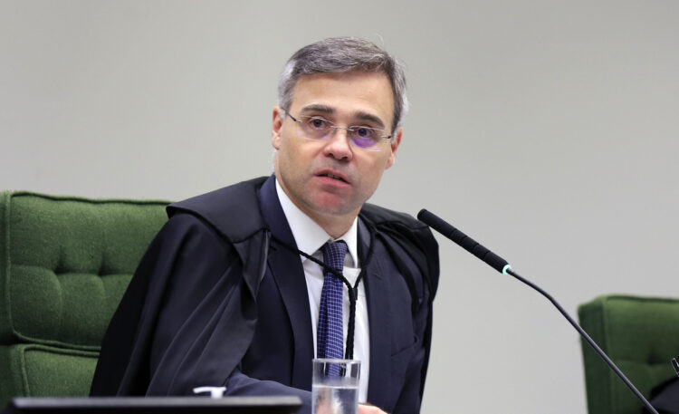 “STF invade o espaço de outros poderes”, diz André Mendonça