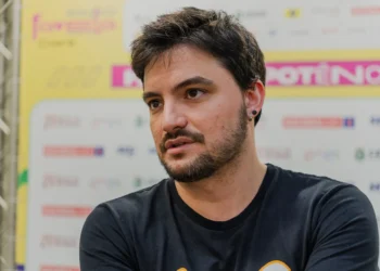 Felipe Neto chama de “traidor” quem pede intervenção americana, mas fez o mesmo em 2021 contra Bolsonaro