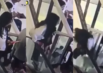 Jovem morre após escorregar pelo lado de escada rolante em shopping na China