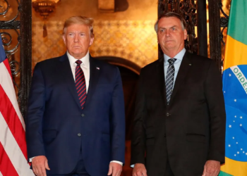 Trump faz post em defesa de Bolsonaro e diz que ex-presidente sofre perseguição no Brasil: ‘Deixem ele em paz’