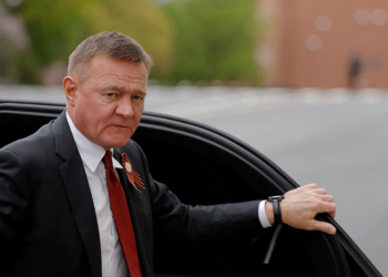 Ex-ministro dos Transportes da Rússia é encontrado morto dentro de carro horas após demissão