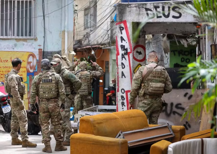Estado do Rio de Janeiro solicitará apoio do Exército e da PF para retomar territórios controlados por facções criminosas
