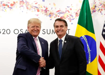 “Bolsonaro é um homem honesto e ama o povo do Brasil”, diz Trump em entrevista