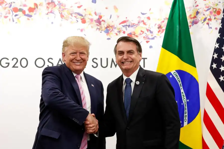 “Bolsonaro é um homem honesto e ama o povo do Brasil”, diz Trump em entrevista