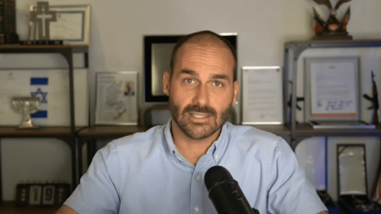 Eduardo Bolsonaro diz que não vai renunciar mandato de deputado