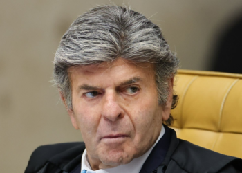 Luiz Fux vota contra medidas cautelares impostas a Bolsonaro e é único ministro a discordar de Moraes