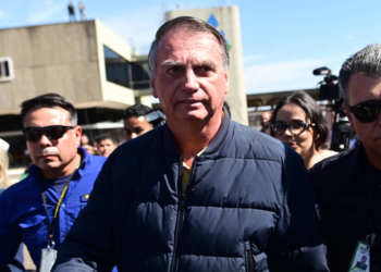 “Vocês sabem que não posso falar”, diz Bolsonaro ao chegar no PL