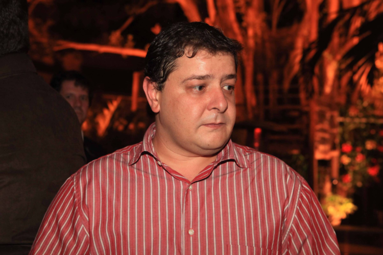 Filho de Lula, Lulinha, se muda para Madri e só deve voltar ao Brasil depois de 2026